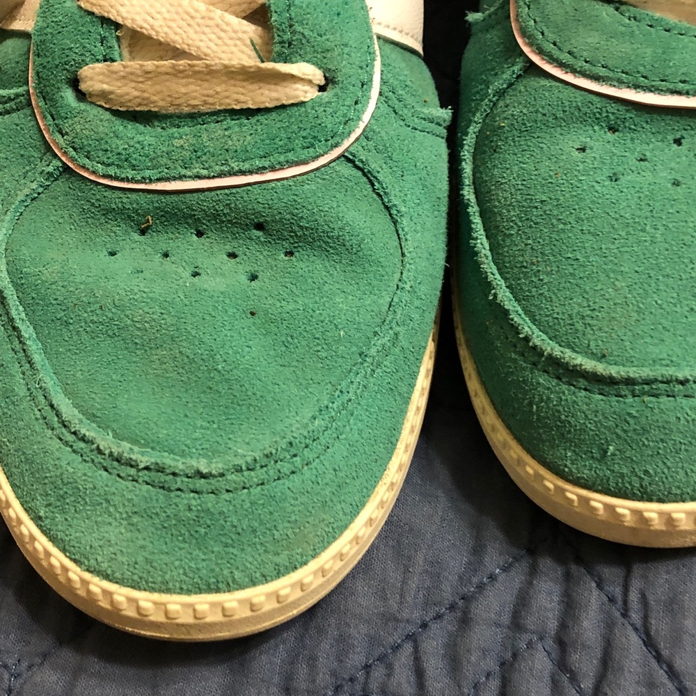 Womens Adidas Green Suede Sneakers with White Stripes and white & green laces. - Picture 6 of 8
